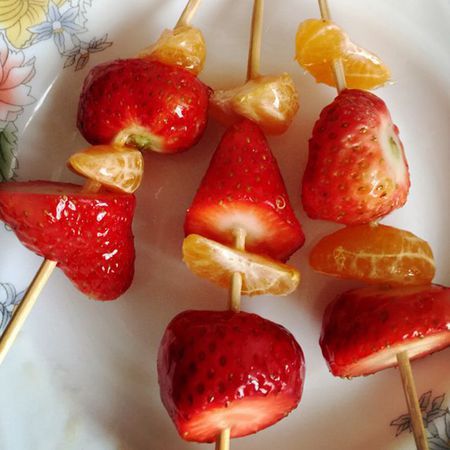 变着法让宝贝吃水果:草莓冰糖葫芦