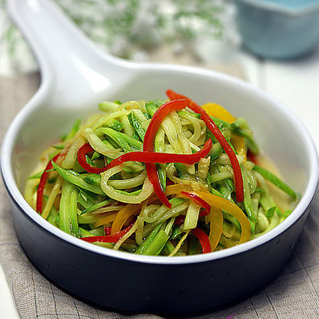 产后第三天:全面补充营养的姜丝炒西葫芦
