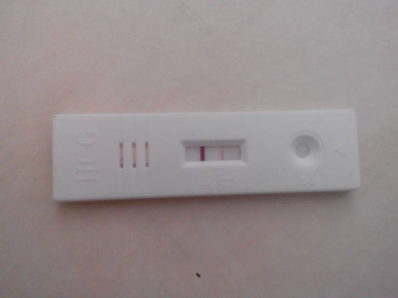 昨天十点左右用验孕棒测了测,一开始是一道杠,两三分钟后扔了,一个半