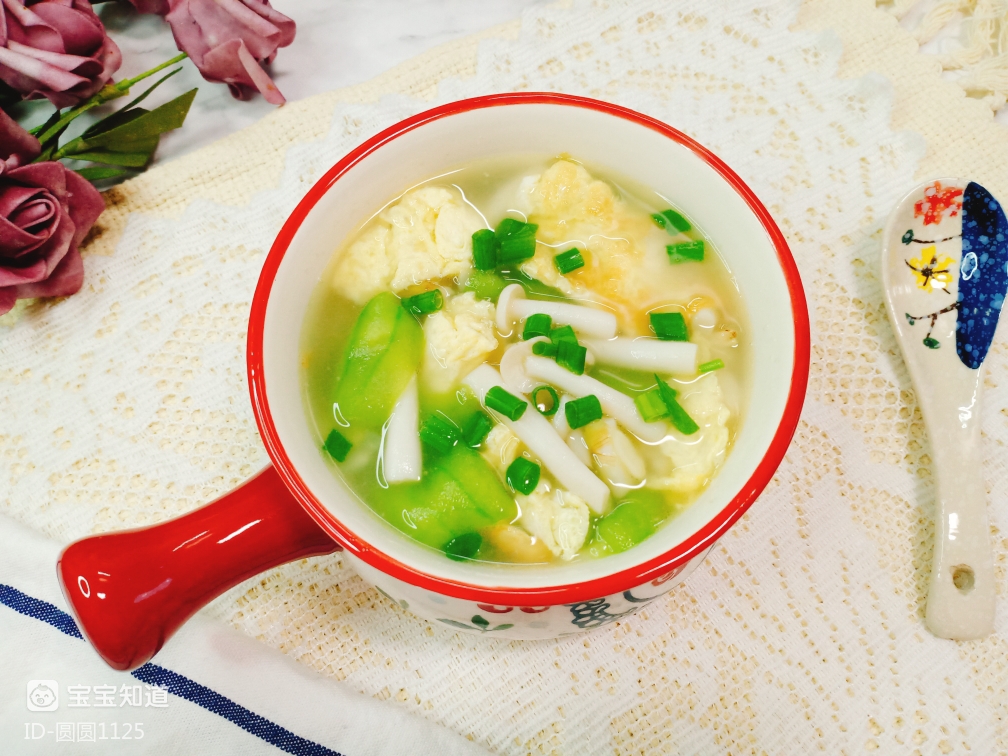 每日餐桌低脂减肥餐鲜美清爽丝瓜菌菇鸡蛋汤