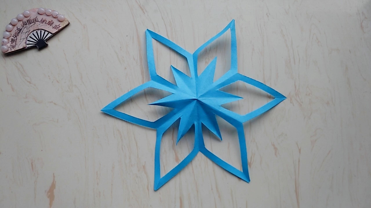 手艺秀蓝色六折纸六角星剪纸