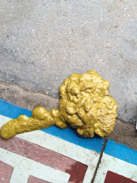 宝妈们,两个月的宝宝混合喂养,三四天拉一次大便,正常吗?