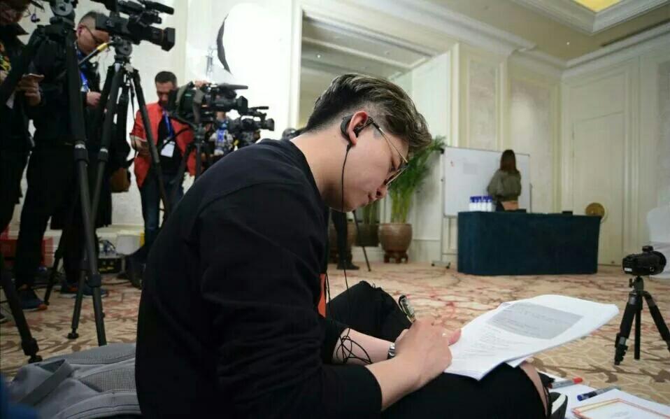 精 [人物风采]《奔跑吧》总导演姚译添,1988年出生的你别回答,直接脱