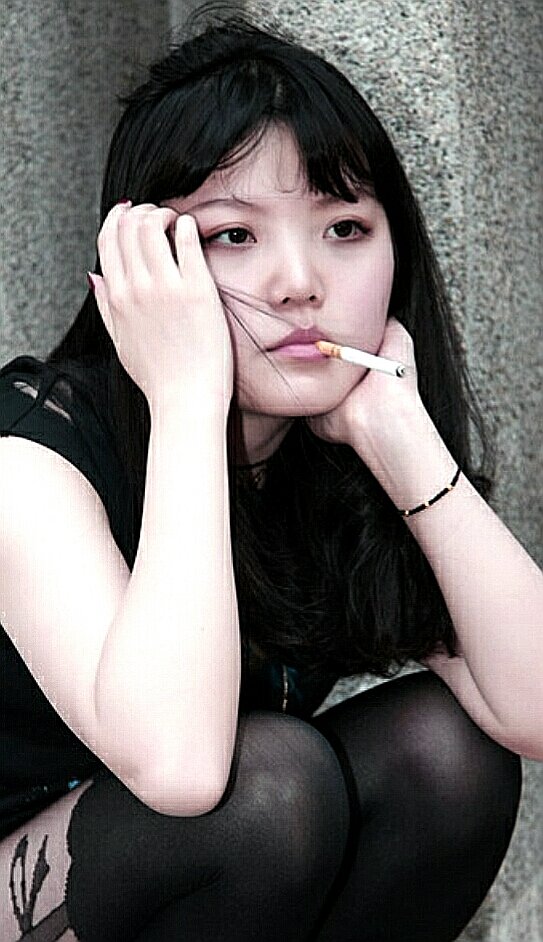 大家对吸烟的女孩怎么看,说说你的看法