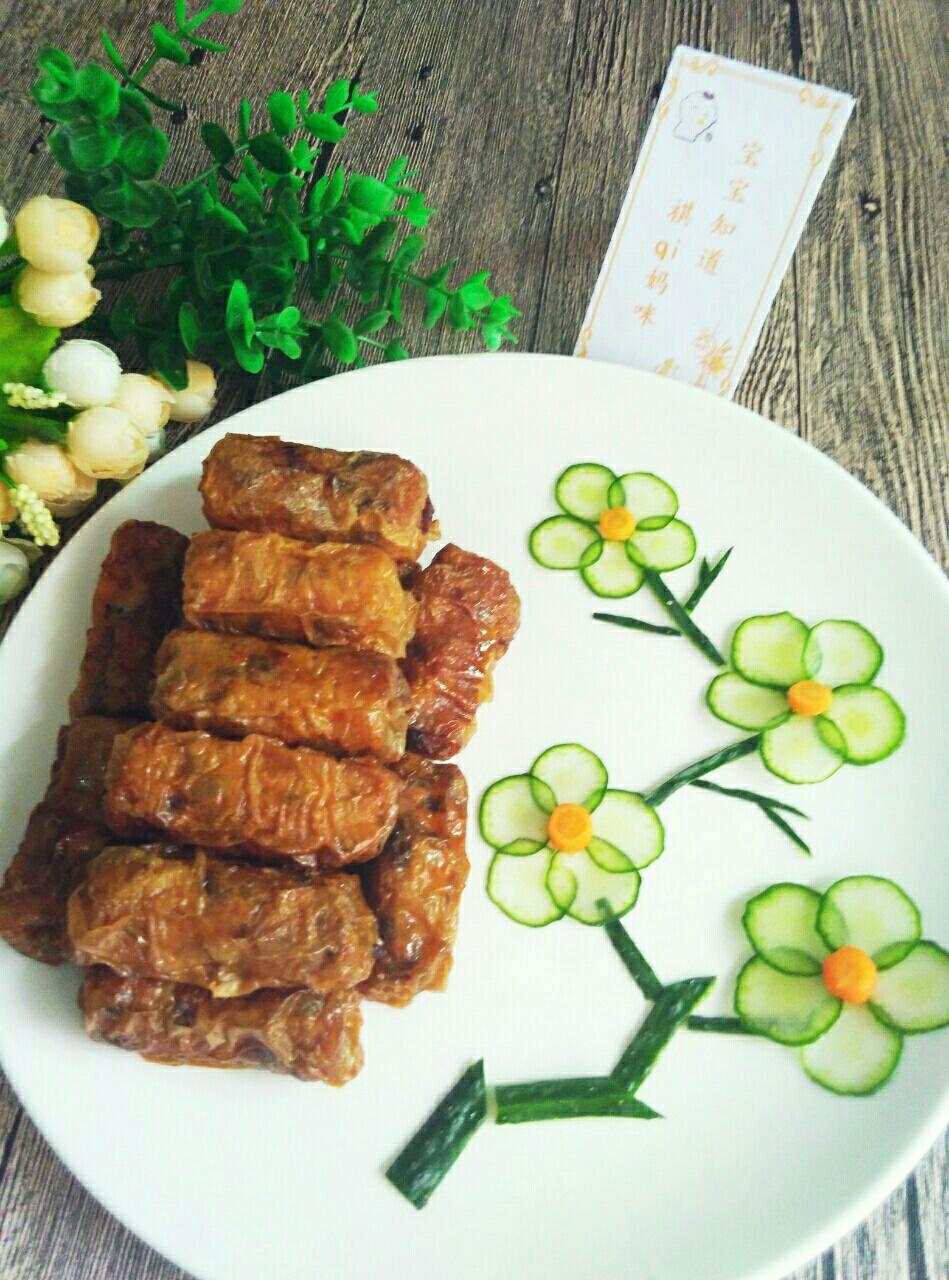 14楼 13.蒸好后,起锅摆盘,用青瓜和胡萝卜做成花装饰