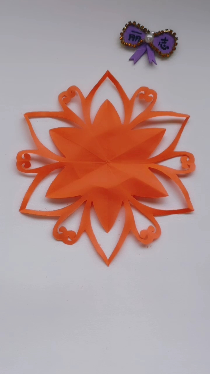 [手艺秀]六角形的剪纸花型很别致