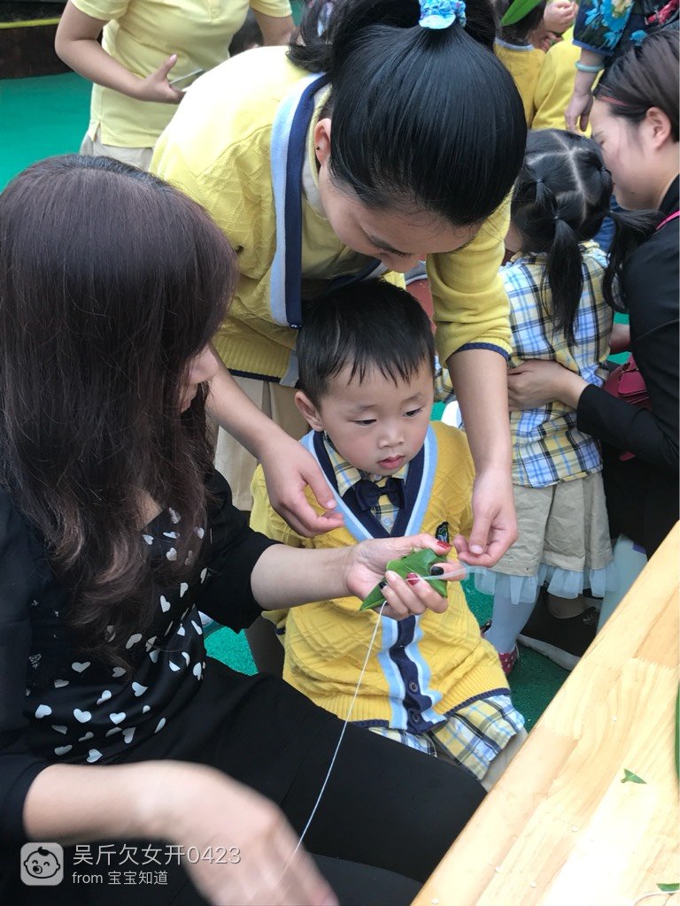 端午节幼儿园包粽子活动_亲子粽子制作体验_幼儿园包粽子端午节活动