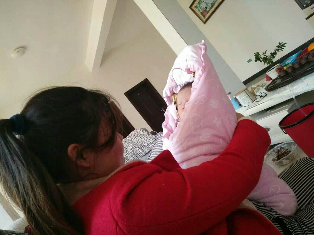 如何给宝宝换尿布:换纸尿裤的方法