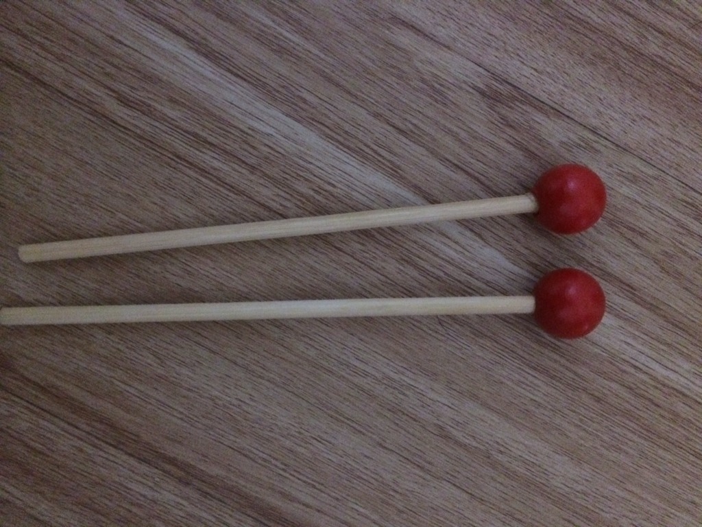 4楼 小琴此外带着两个小木棍,木棍做工也很好,很光滑,敲起来声音很