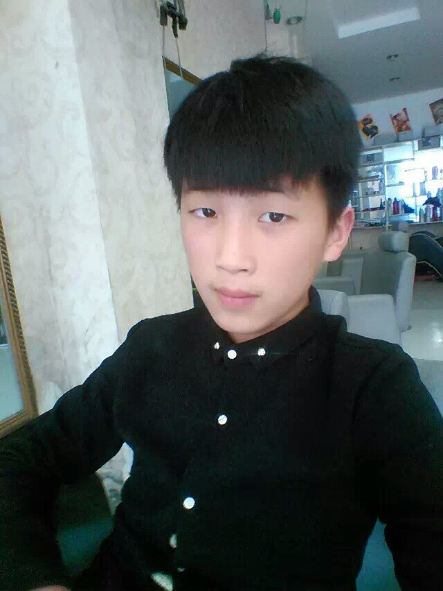 这在15岁的男孩中算丑还是帅还是一般,这是前年的照片,要实事求是的