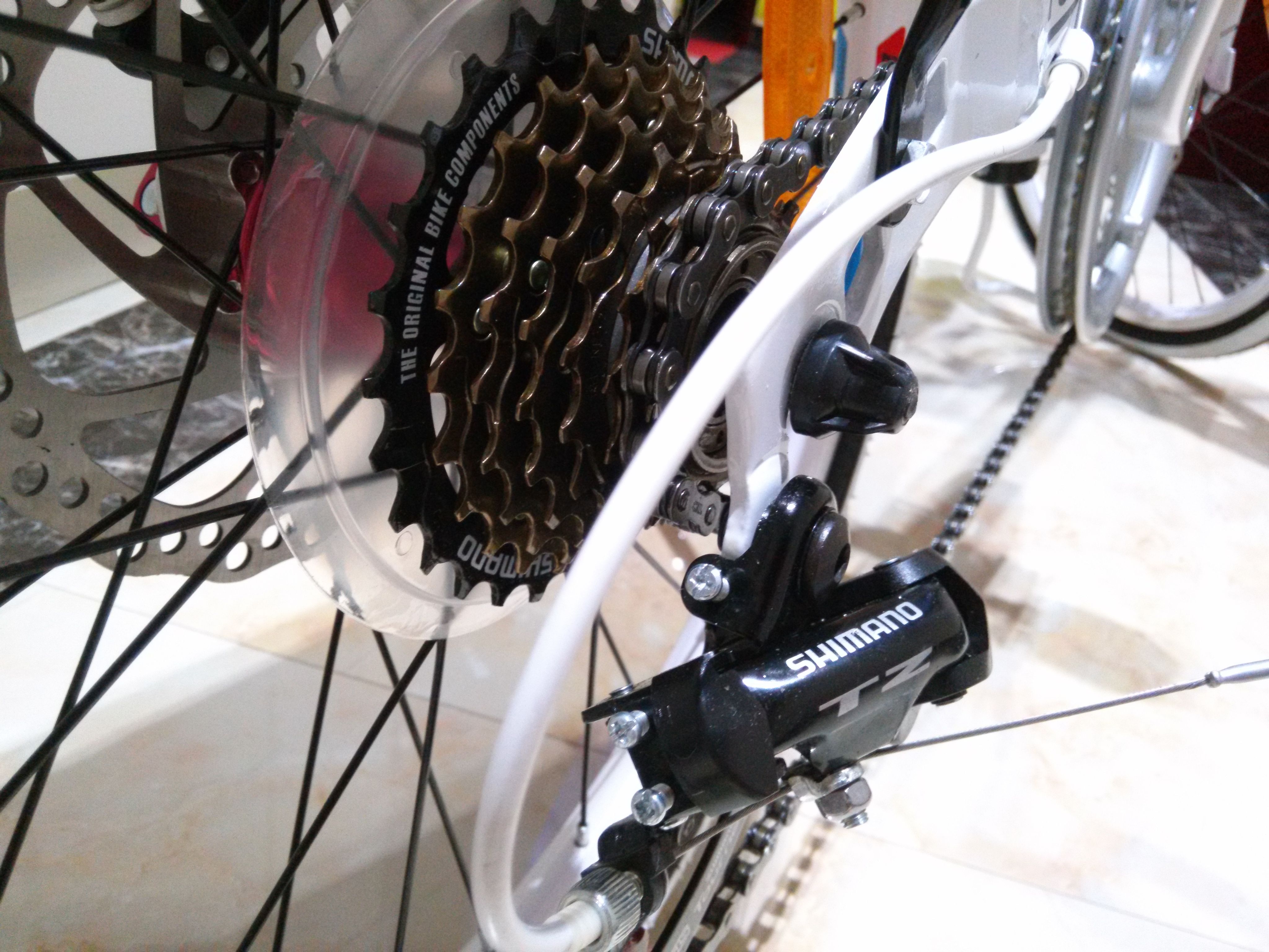 新自行车变速指拨被熊孩子原地拨坏了,现在回拨得使劲才能拨动,指拨