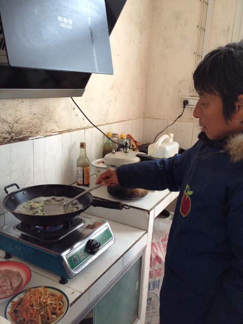 妈妈做饭背影图片