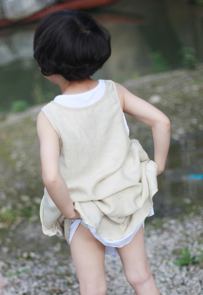 怕她上课时尿急憋不住,所以想趁现在让她练习憋尿