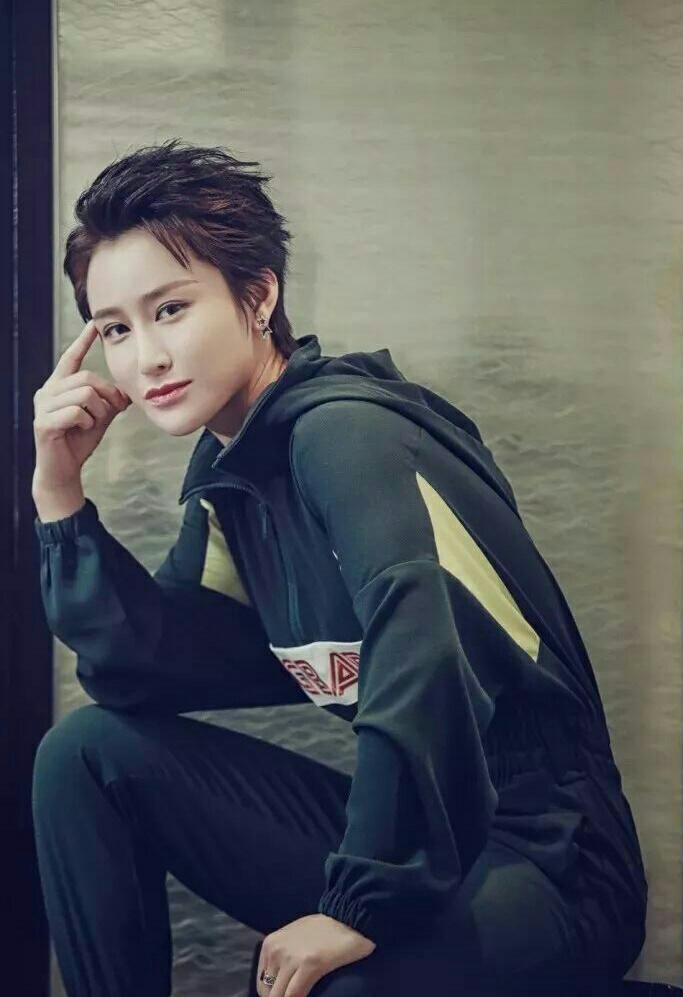 [娱乐八卦]《红海行动》佟莉:雌雄同体,才是一个人最高级的魅力