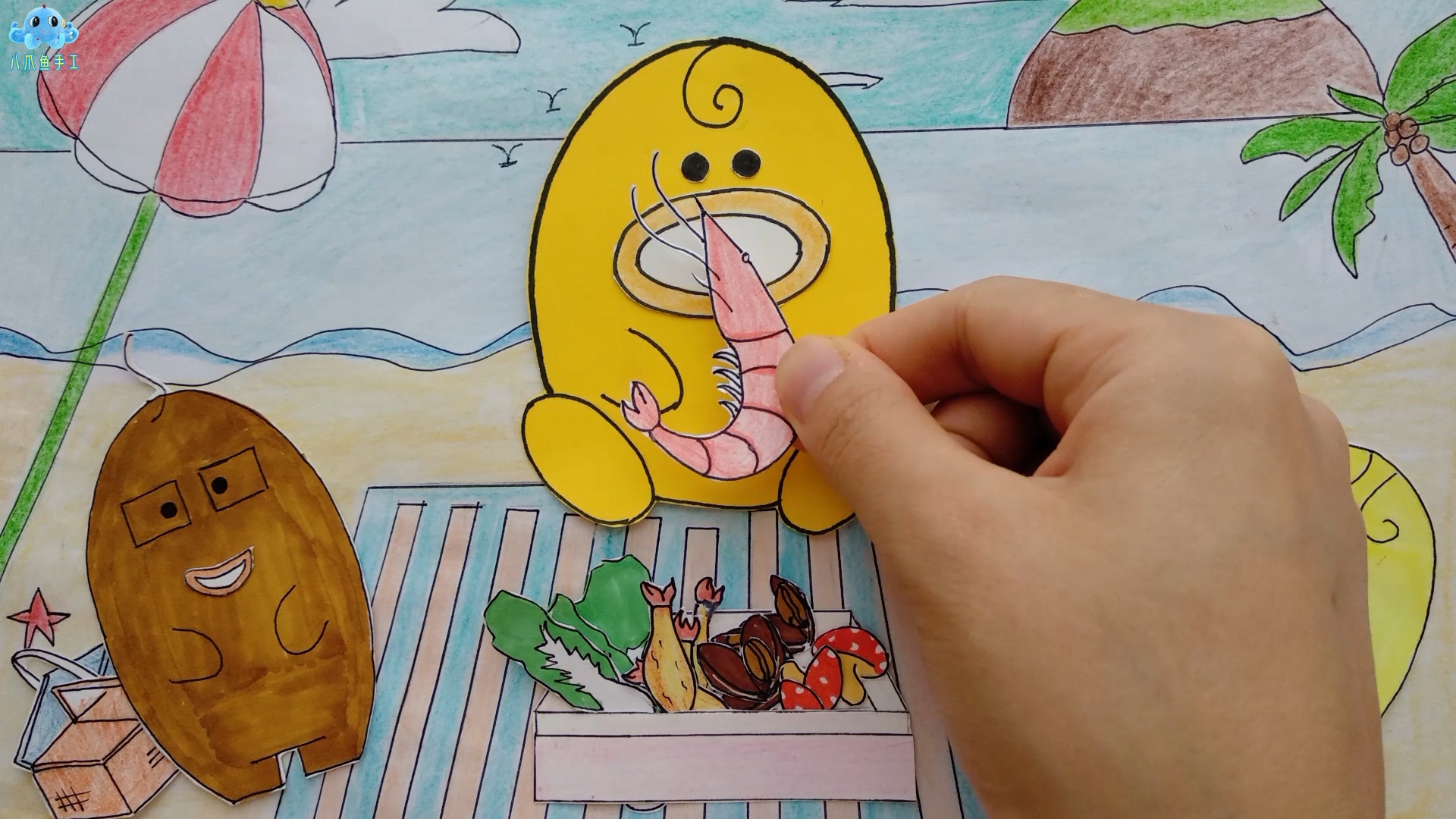 手绘定格动画小蜜鸭一家三口在海边吃海鲜大餐