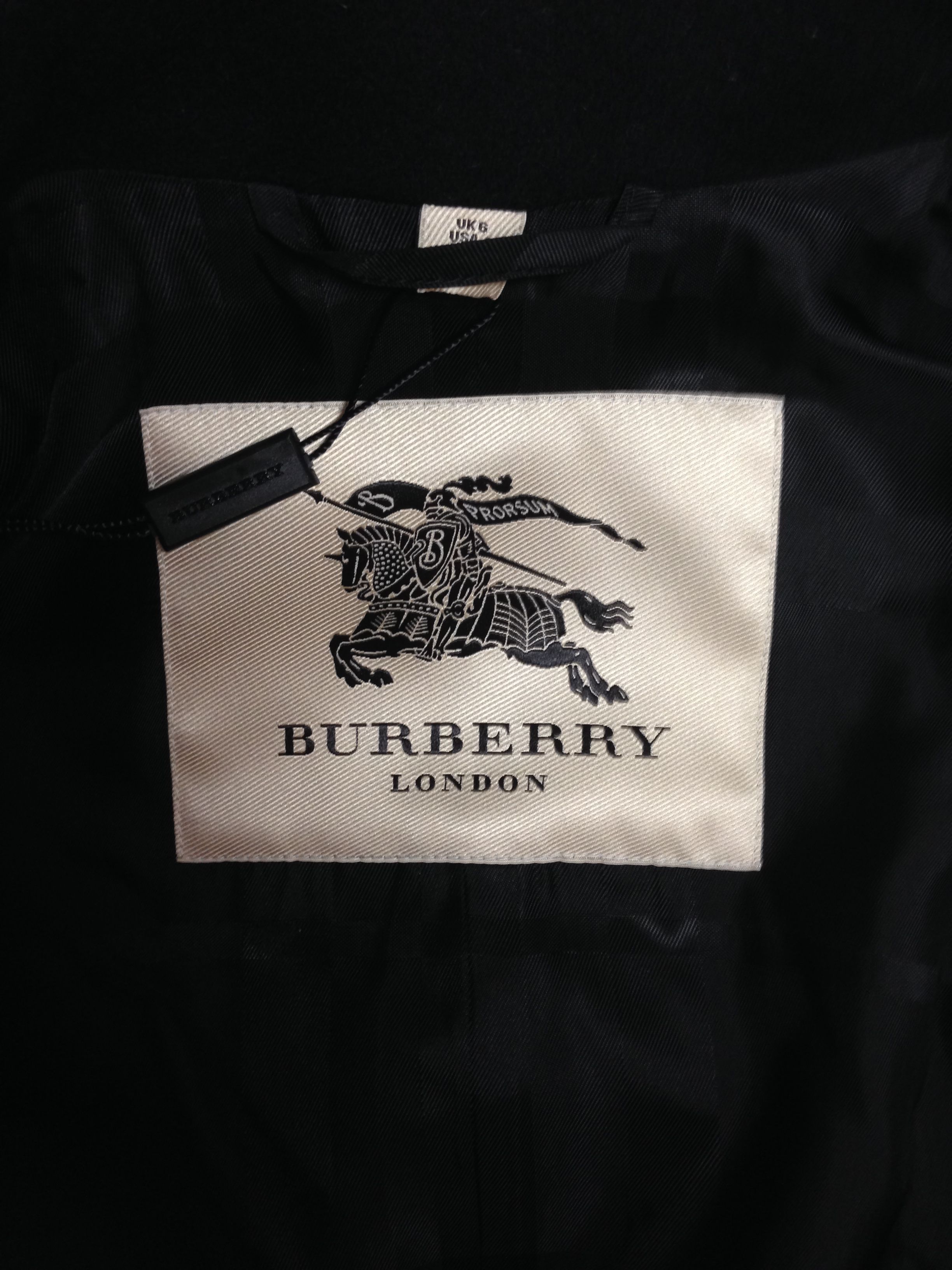 英国买的burberry大衣标签有中文,好奇怪啊,不过衣服肯定是真的