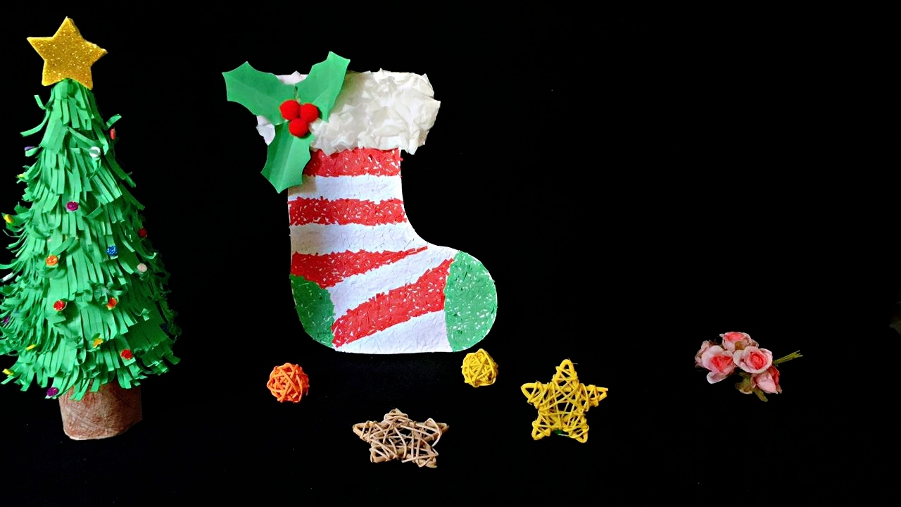 亲子手工碎纸屑拼贴画圣诞袜子