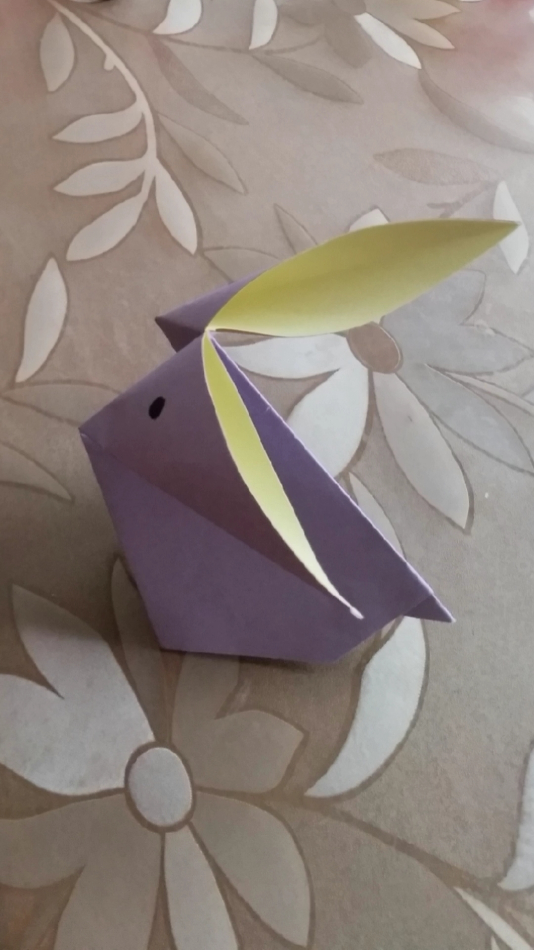 手工折纸:长耳朵兔子