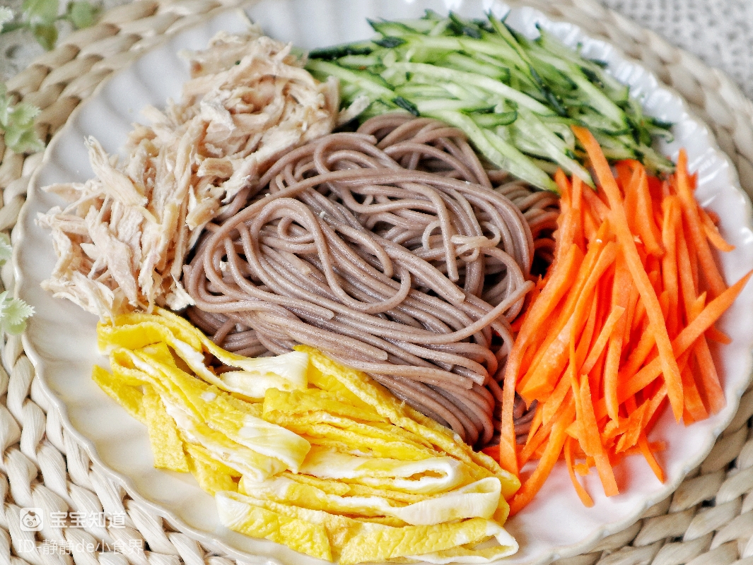 0负担巨好吃的凉拌鸡丝荞麦面