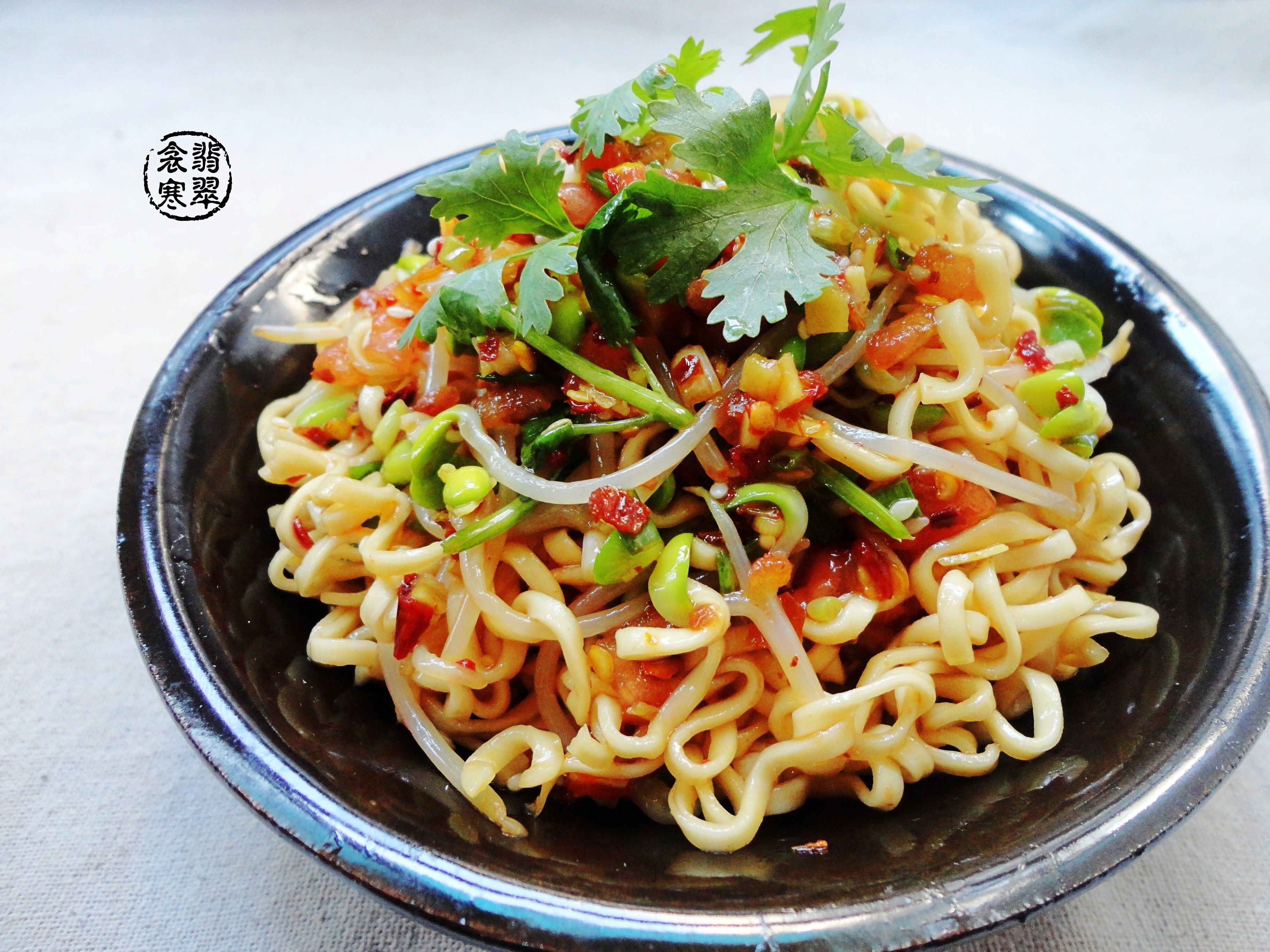 简单易做的美味主食豆芽拌面