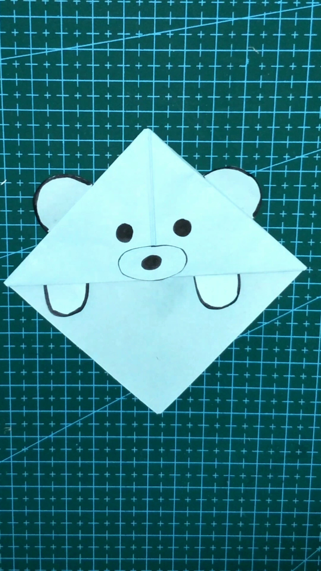 精 手工折纸:有些呆萌的可爱小熊书签