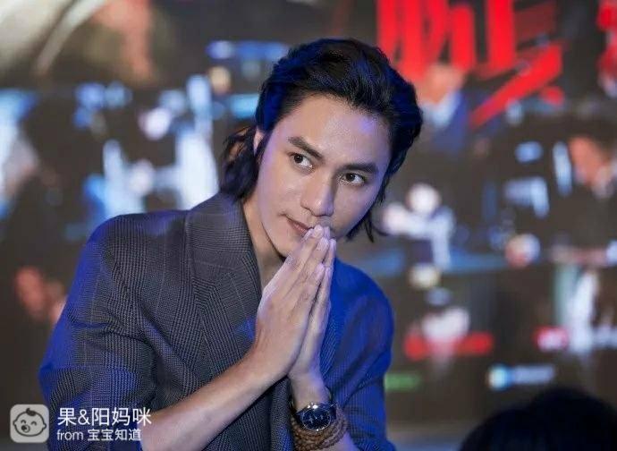 到却入了谍战剧的坑，只因为看到了主演是他——二十年帅如一日的陈坤。