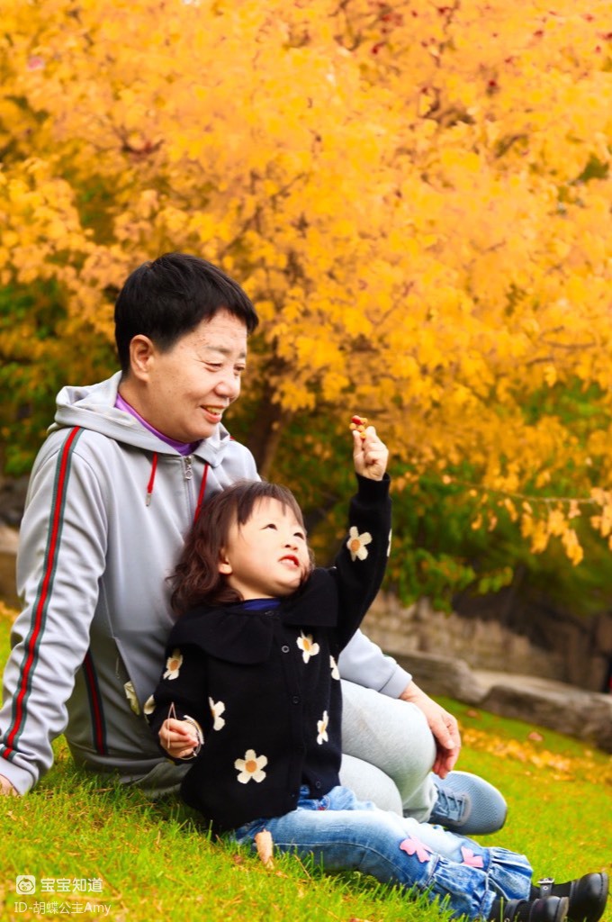金秋九月的祖孙俩