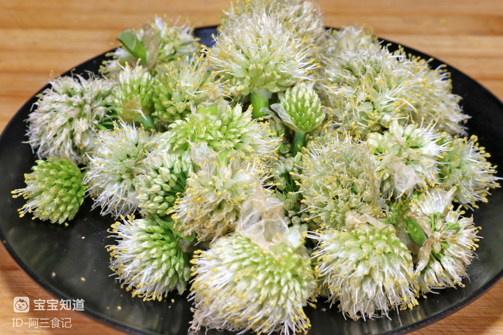 大葱的花苞不要再扔掉了,加一个鸡蛋,营养又解馋,全家人都爱吃