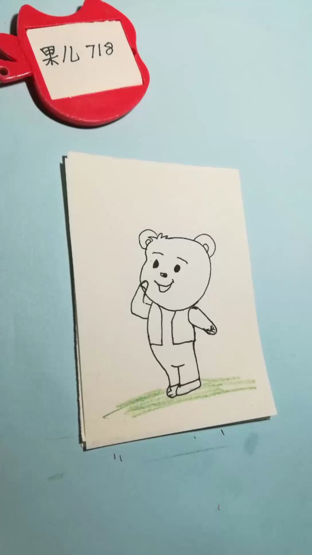 精 简笔画 穿着衣服的可爱卡通小熊