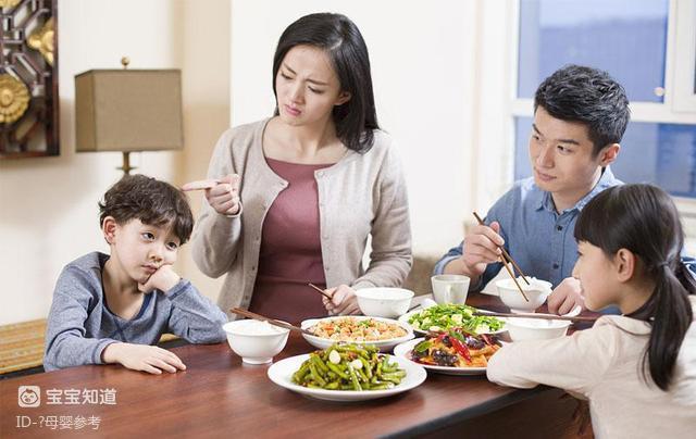 吃饭高情商聊天,从餐桌上的智慧：高情商聊天指南，《餐桌上的智慧：高情商聊天指南》