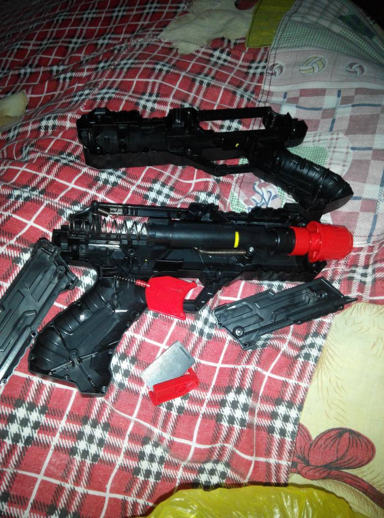 水弹枪拆开了,不知道怎么装好,请高手指点一下,小孩吵得厉害