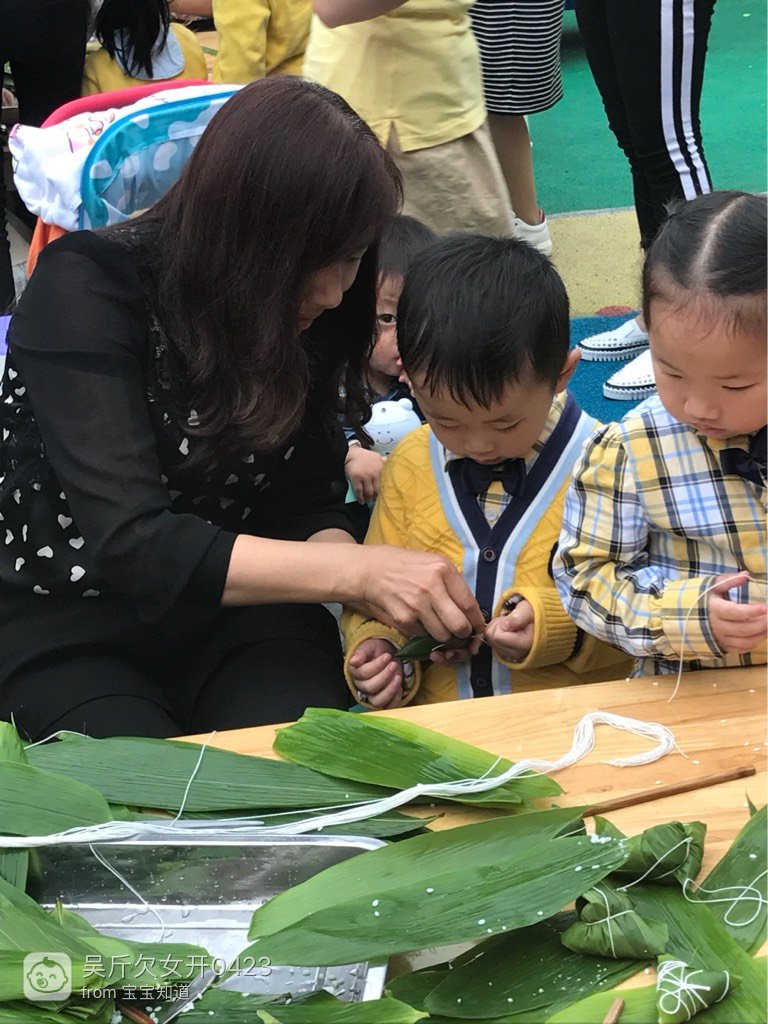 亲子粽子制作体验_端午节幼儿园包粽子活动_幼儿园包粽子端午节活动