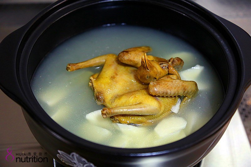 产后第二天:通乳汁,通利二便的淮杞乳鸽汤
