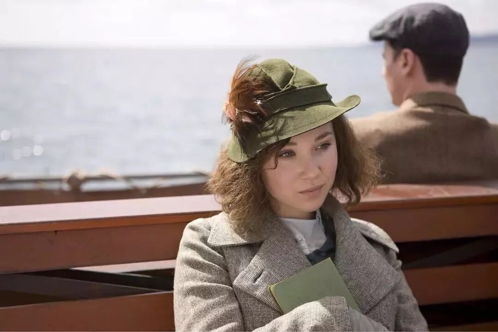 [电影推荐]被蹂躏的她,这姑娘演戏真的很爱"露"!