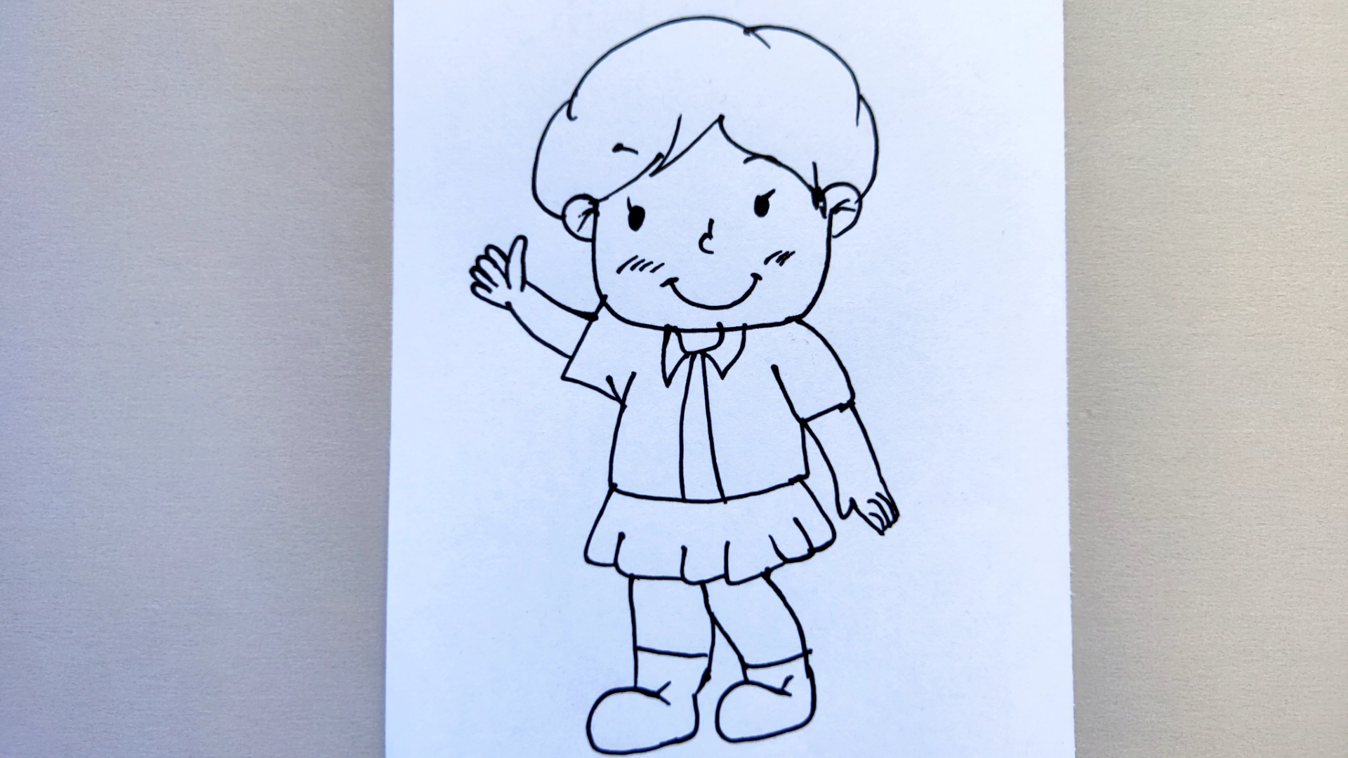 精 [幼儿绘画]画一个打招呼的短发女孩