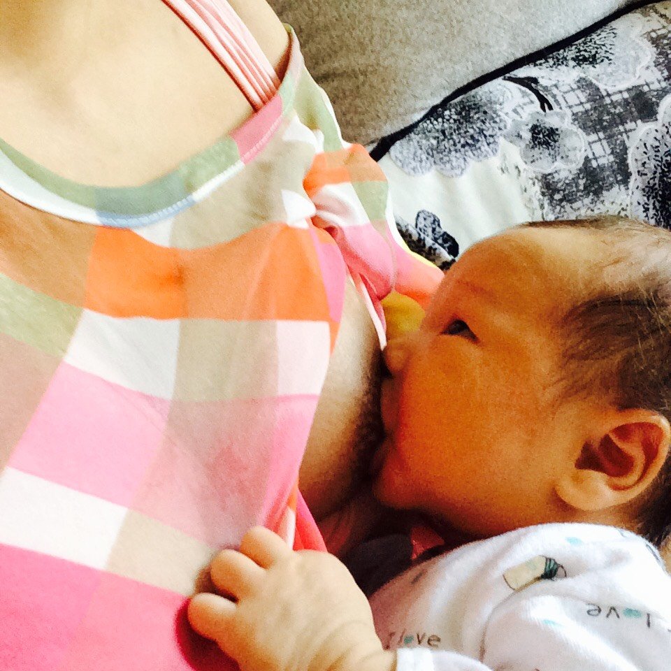 宝妈们都来晒晒宝宝吃奶的样子吧,看看谁的最可爱!