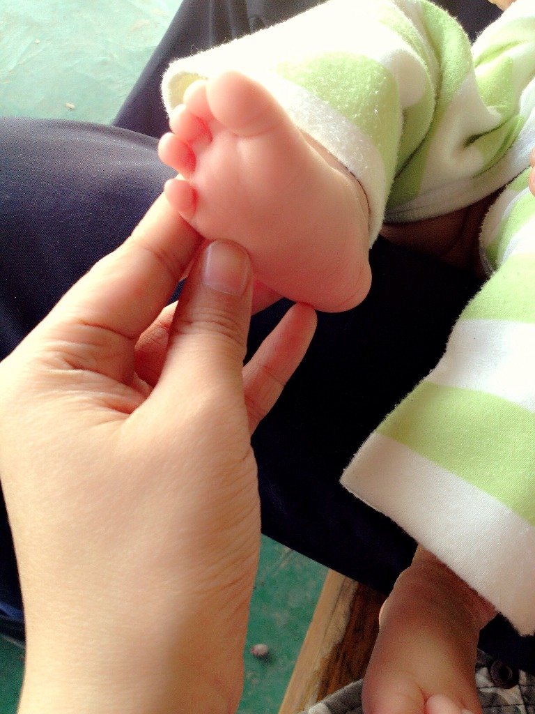 晒晒可爱宝贝的小脚丫