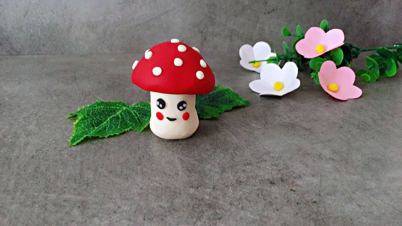 精亲子手工捏一朵可爱的小蘑菇