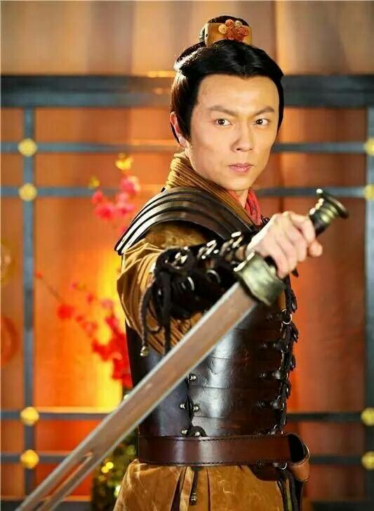 9楼 2013年,他与明道,陈乔恩主演了电视剧《王的女人》,在剧中饰演了