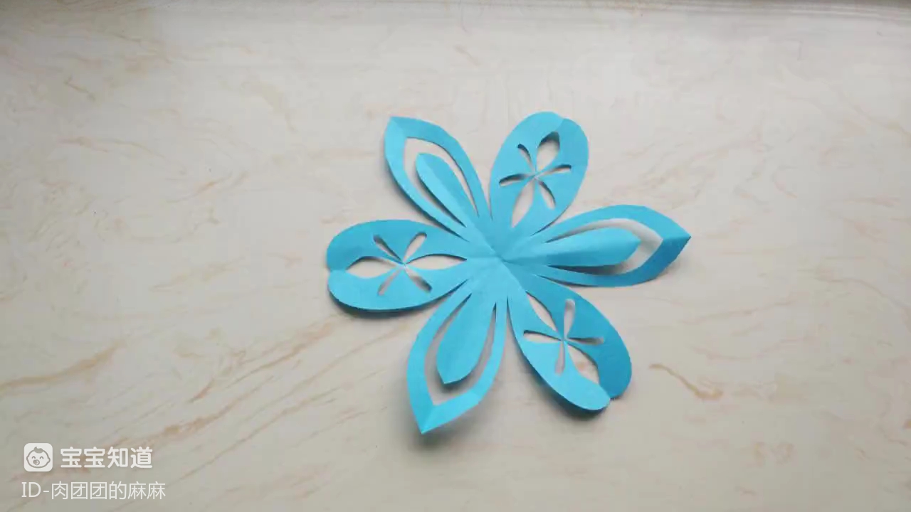 [手艺秀]两种图案三瓣花组合窗花剪纸