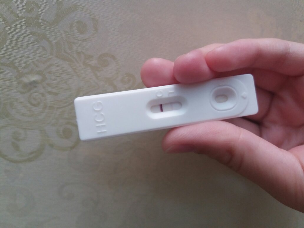 请各位帮我看一下这个验孕棒,今天早上第一次小便测的,刚开始没有第二