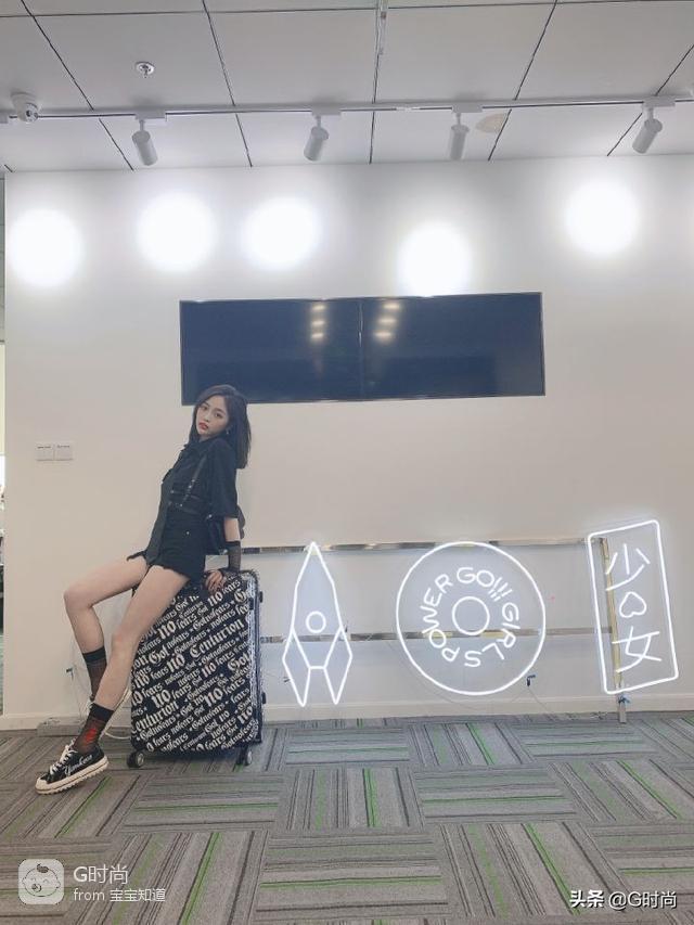 街拍时尚穿搭_时尚搭配街拍_街拍搭配时尚女装