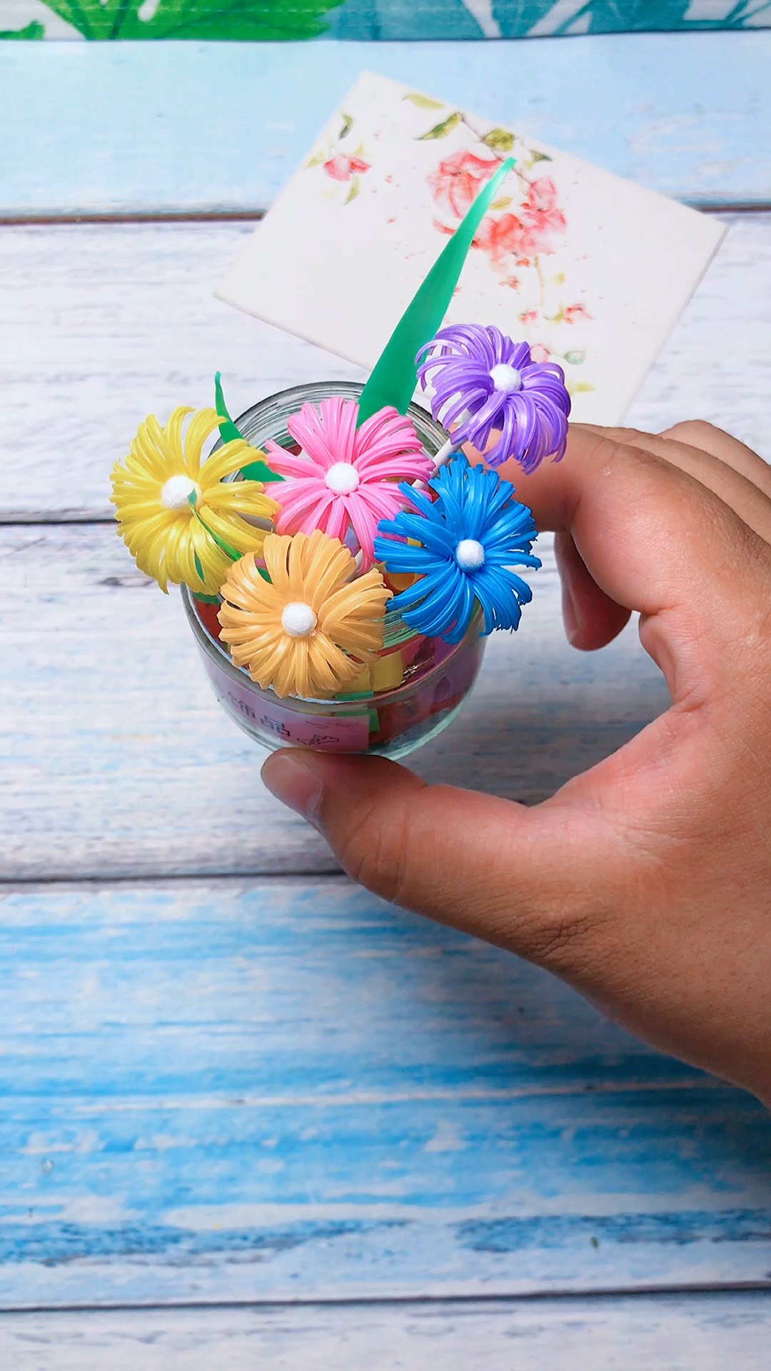 好看的小雏菊,用吸管一卷成花#星知计划