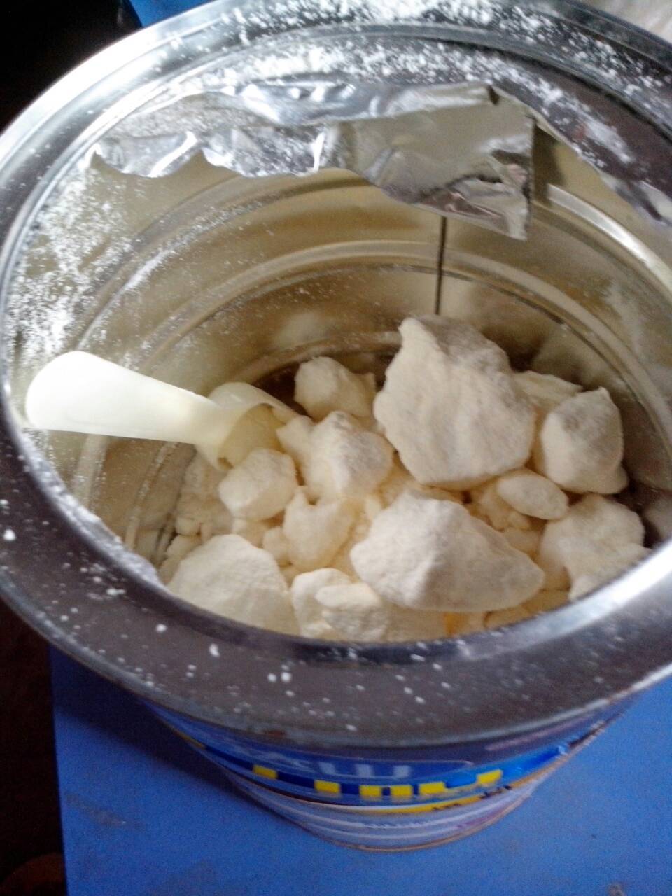 这样的奶粉婴儿还能吃吗就是没有盖好也没有过保质期