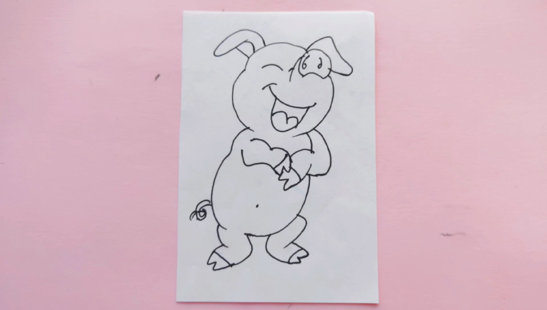 画一只捧腹大笑的小猪