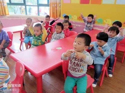 宝宝不上幼儿园_学前班对儿童影响_学前班取消原因