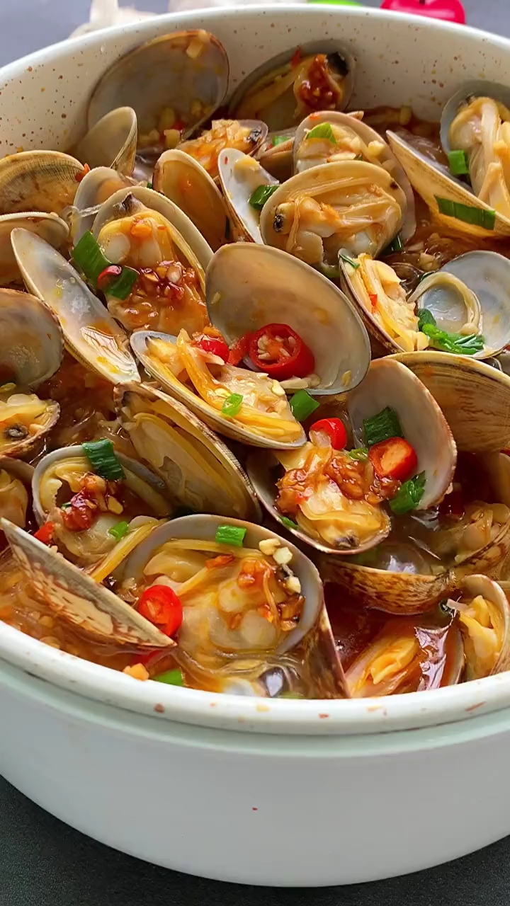 蒜蓉粉丝花甲这样做,又鲜又辣又好吃