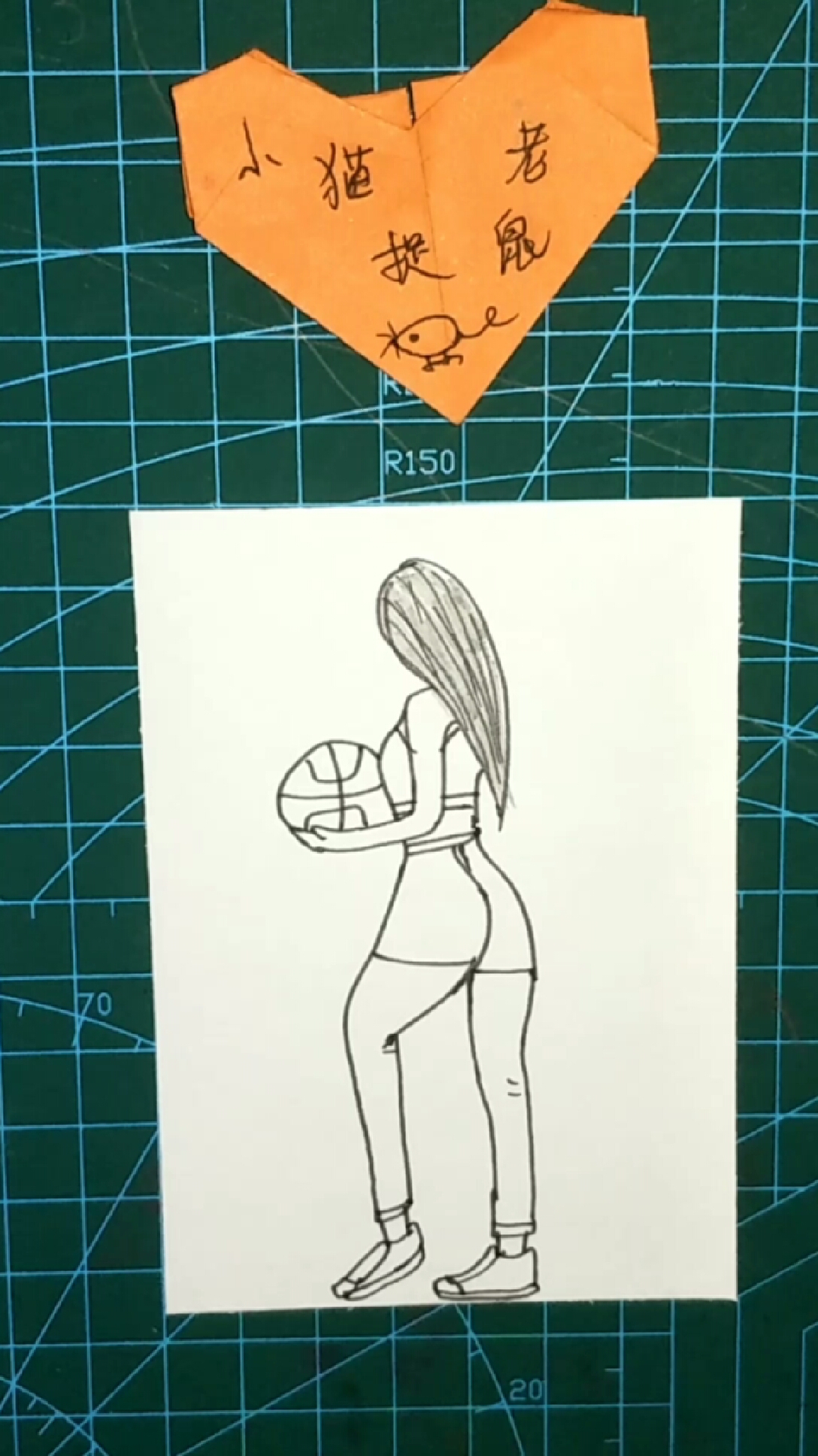 精 简笔画:身材超好的足球宝贝