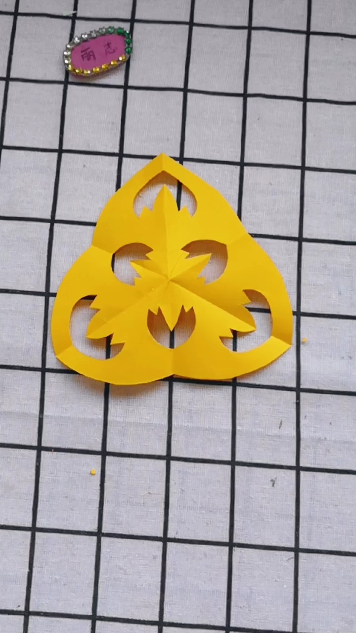 [手艺秀]三折剪纸鸡冠花