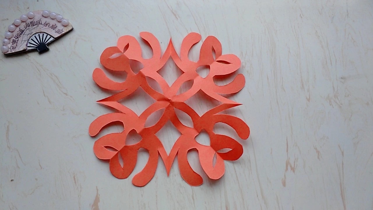 [手艺秀]四折纸剪纸适合初学者学习一下